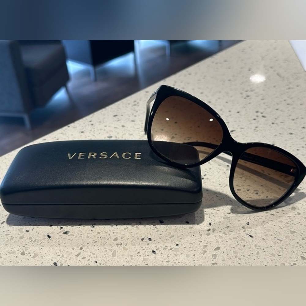 Versace 4281 Black Cat Eye Women Sunglasses w Case (GUC) - Picture 2 of 7